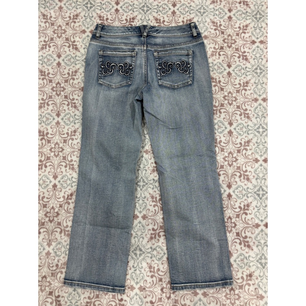 White House Black Market Blanc Capri Jeans Blue Embroidered Back Pocket Size 4
